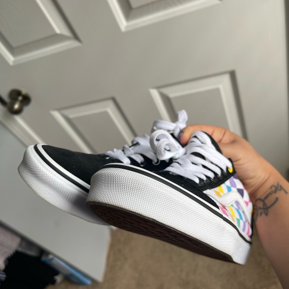 Vans - Picture 2 of 4